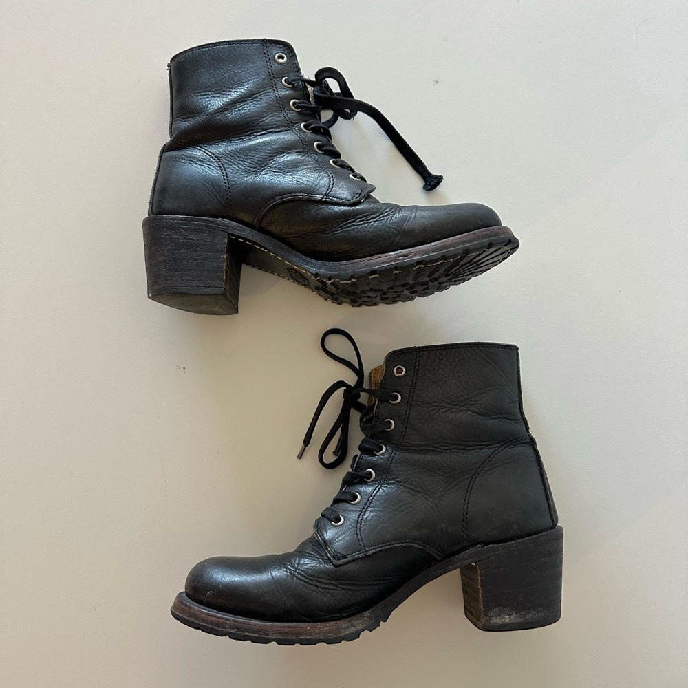 Vintage Frye Sabrina 6G Black Leather Boots 8.5 USA Lace Up Combat Block Heel - Picture 2 of 7